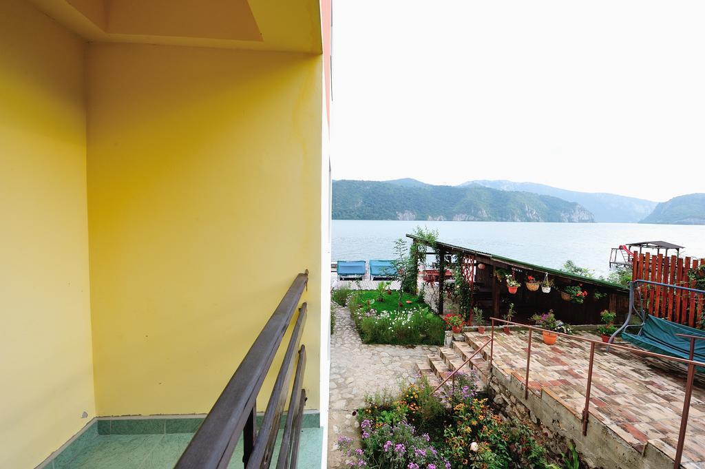 Casa Ana Serena Ieşelniţa エクステリア 写真