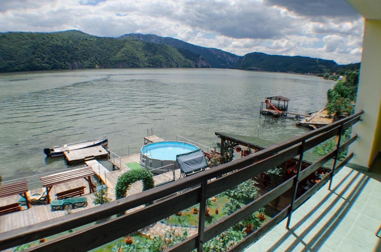 Casa Ana Serena Ieşelniţa エクステリア 写真