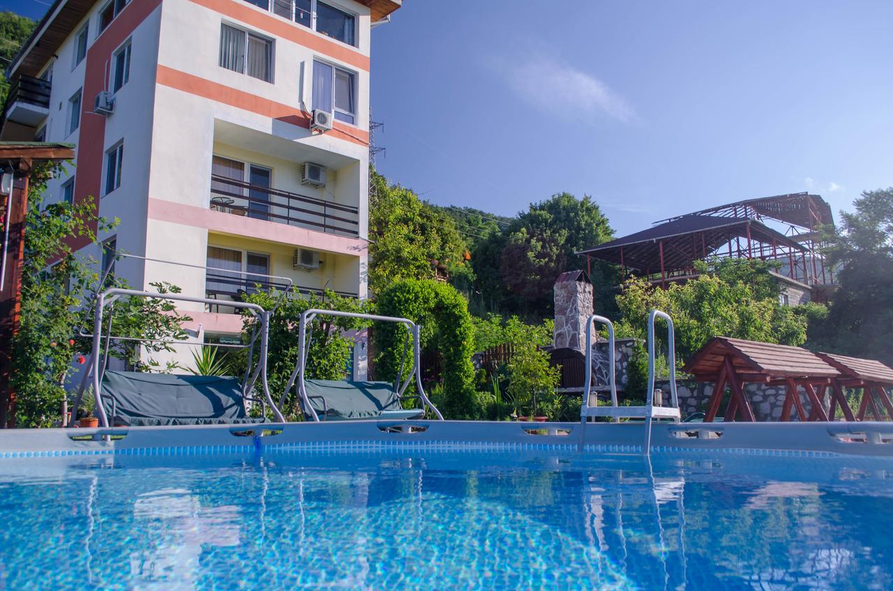 Casa Ana Serena Ieşelniţa エクステリア 写真
