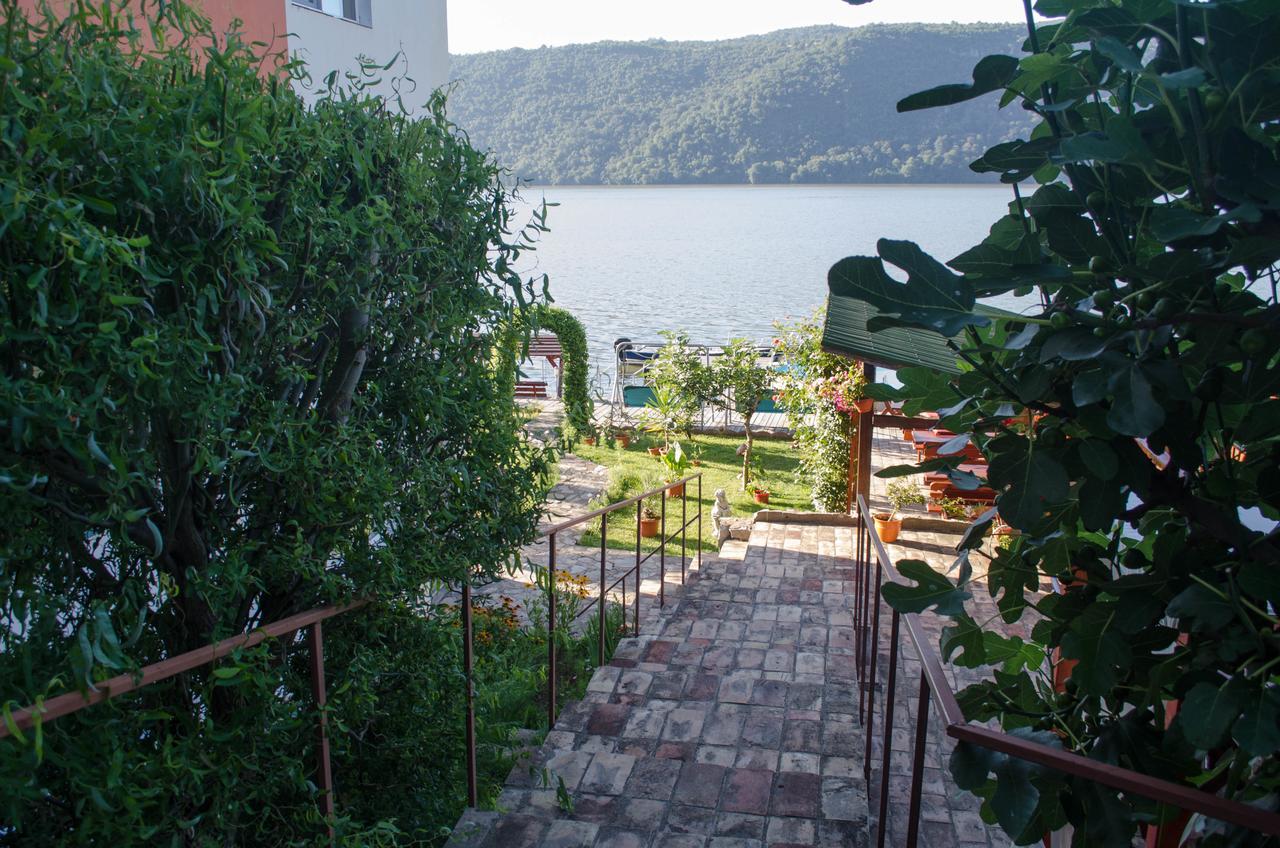 Casa Ana Serena Ieşelniţa エクステリア 写真