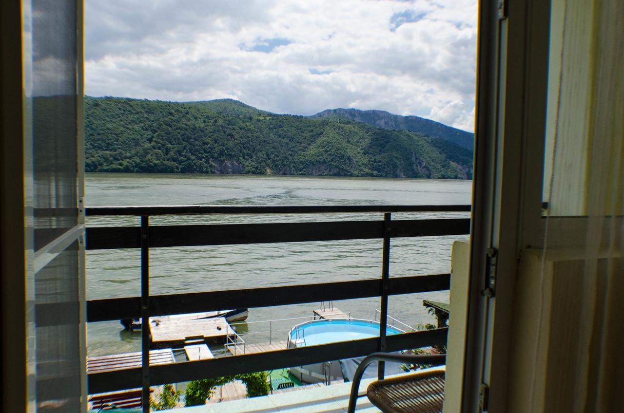 Casa Ana Serena Ieşelniţa エクステリア 写真
